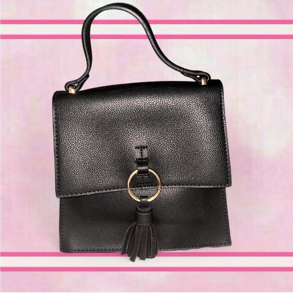Elegant Black Handbag with Tassel Accent